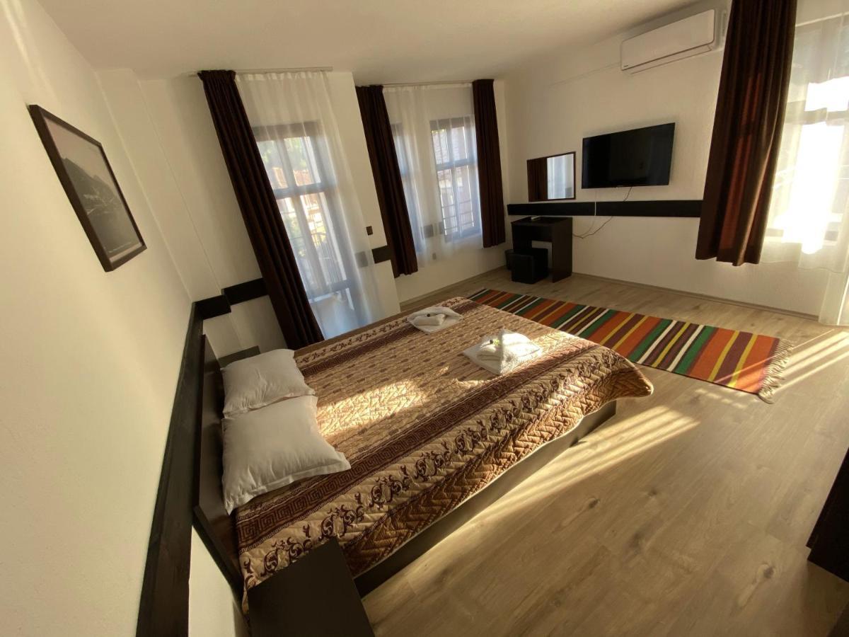 Апартхотел "Старият Град" В Етнографски Комплекс Zlatograd Ngoại thất bức ảnh